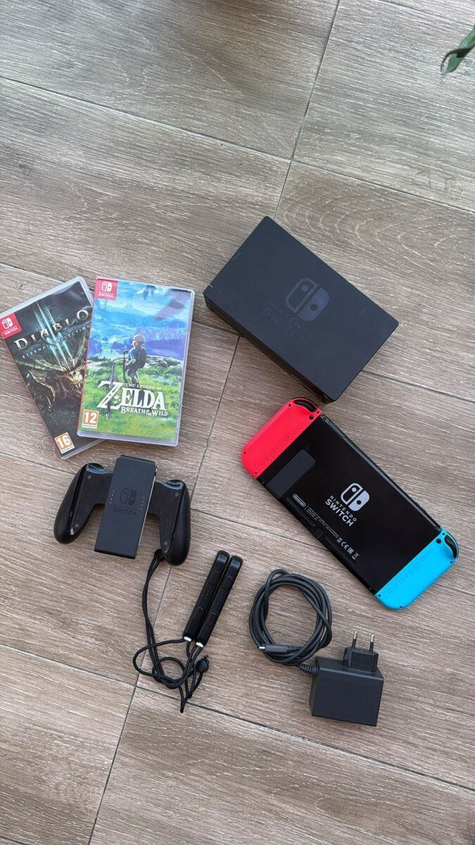 Nintendo Switch +2 Disquettes Offertes +Accessoires en promo