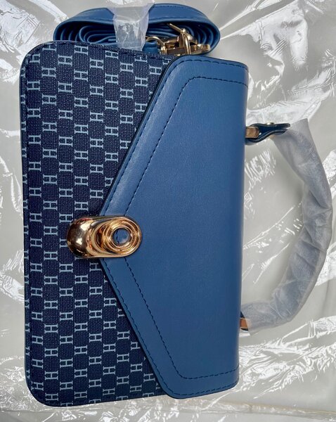 Sac à main en cuir bleu élégant