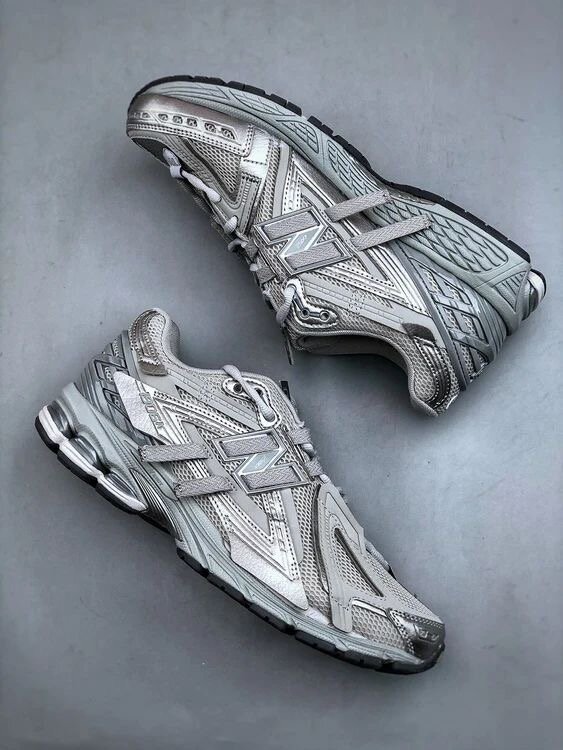 Sneakers sportifs gris élégants