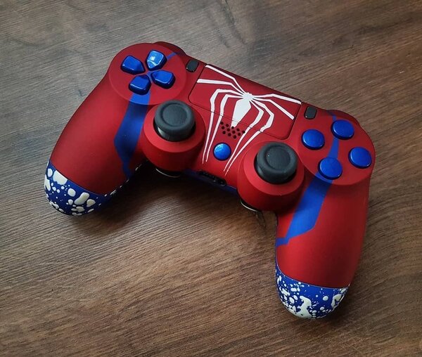 Manettes PS4 Édition Spéciale