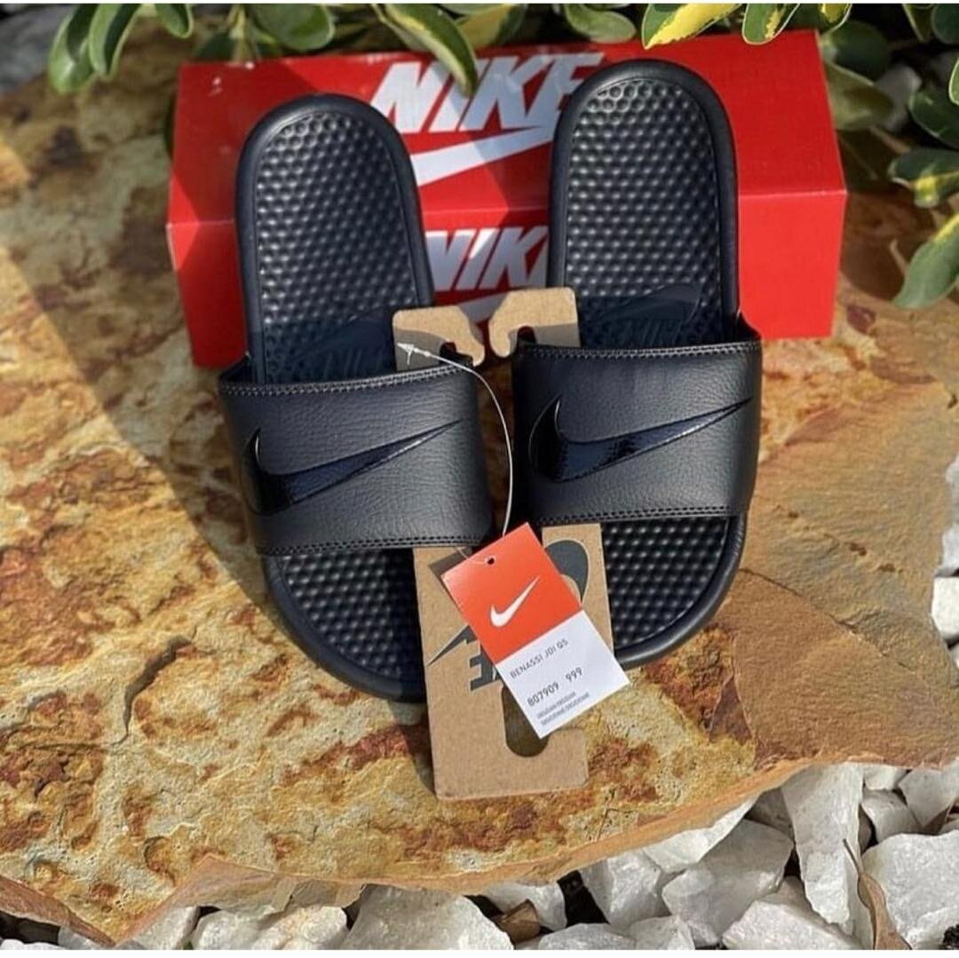 NIKE SLIDE SLIPPERS