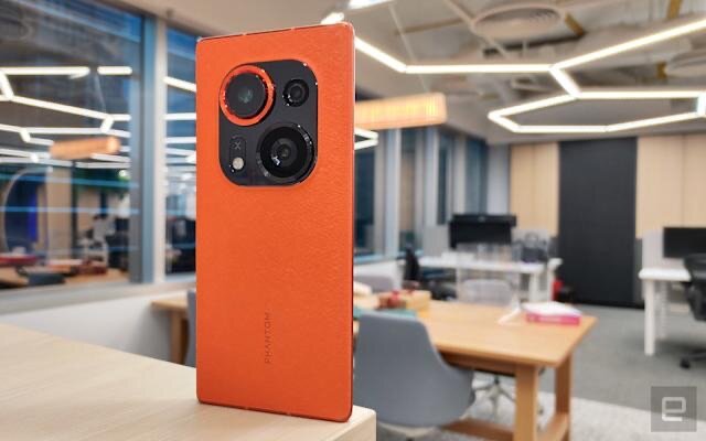 Smartphone avec triple caméra