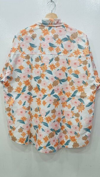 Chemise à fleurs colorées