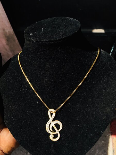 Music Pendant gold