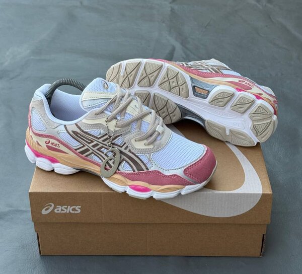 Baskets Asics tendance multicolores