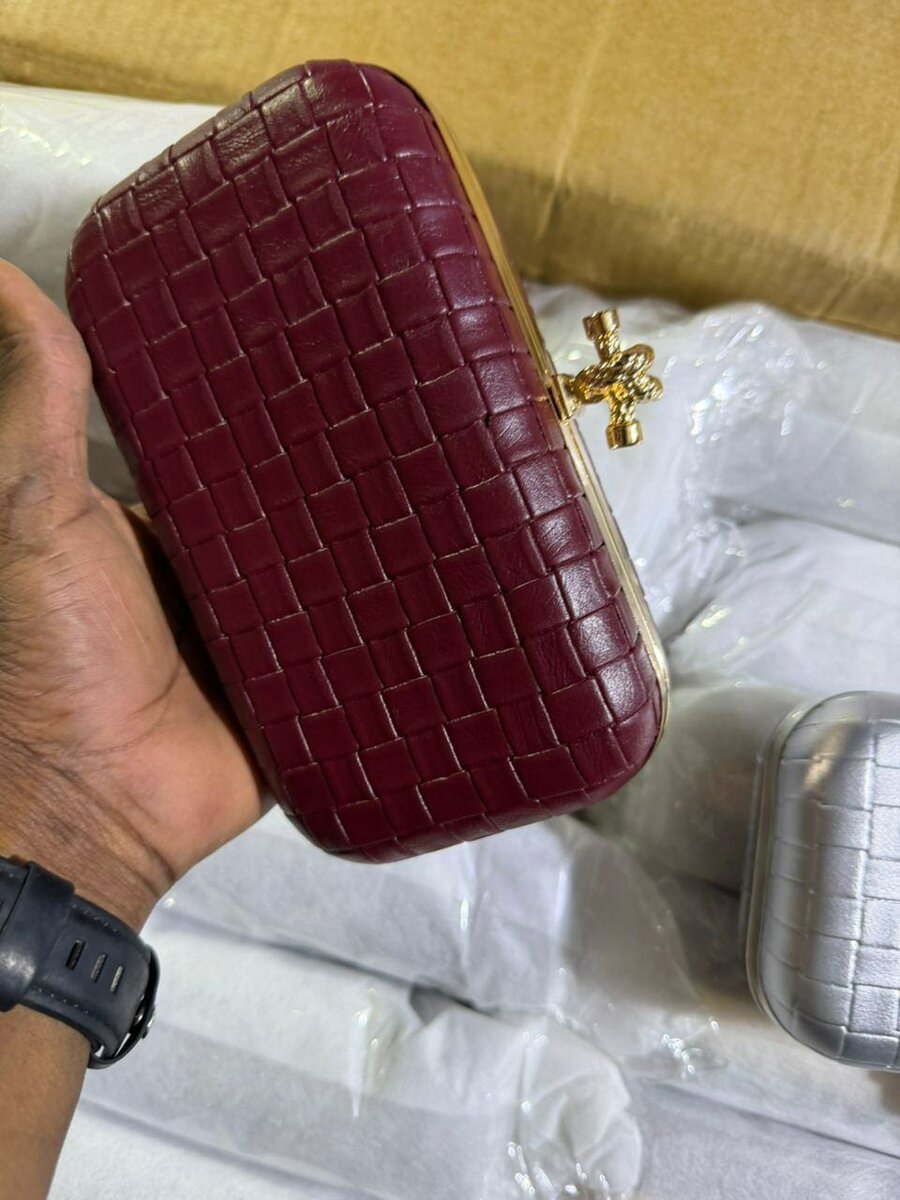 Clutch tressé élégant