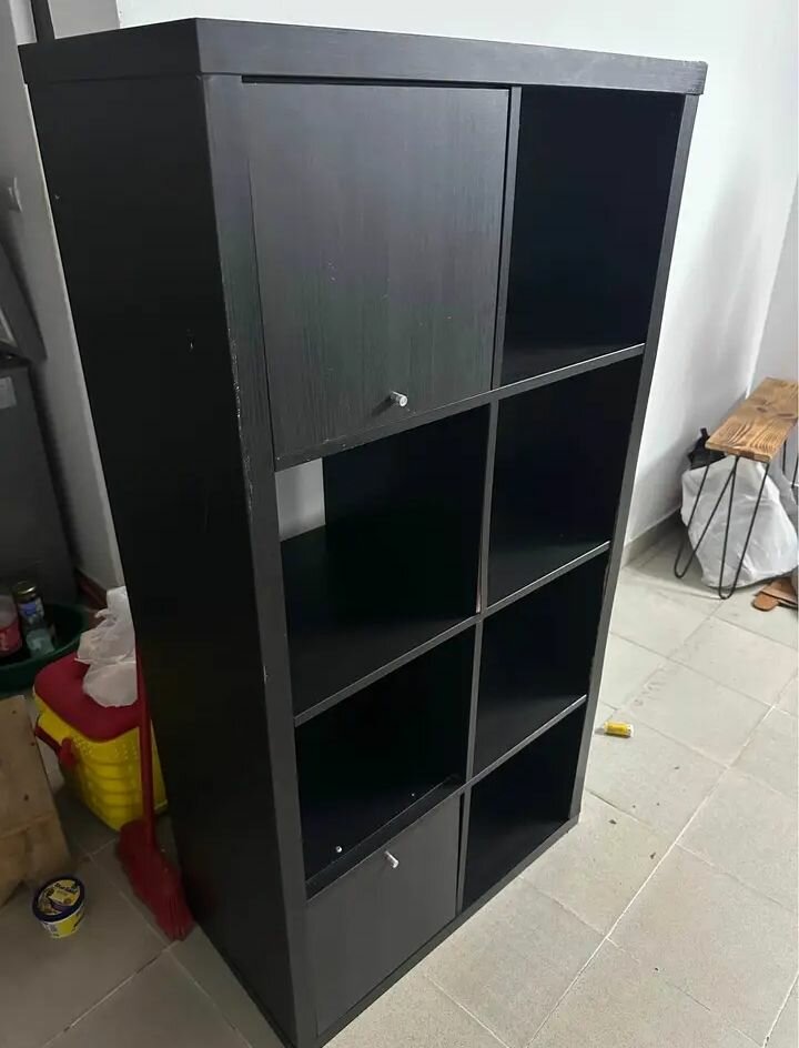 Armoire en bois spacieuse