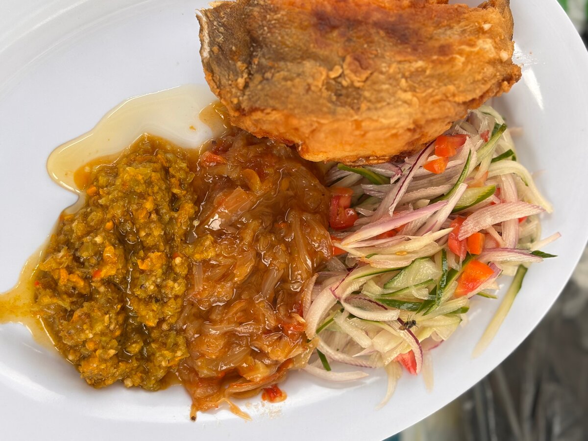 Plat de poisson frit savoureux