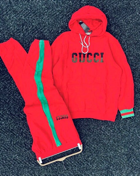 Ensemble de survêtement rouge stylé