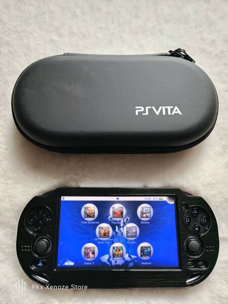 PS Vita + 30 jeux