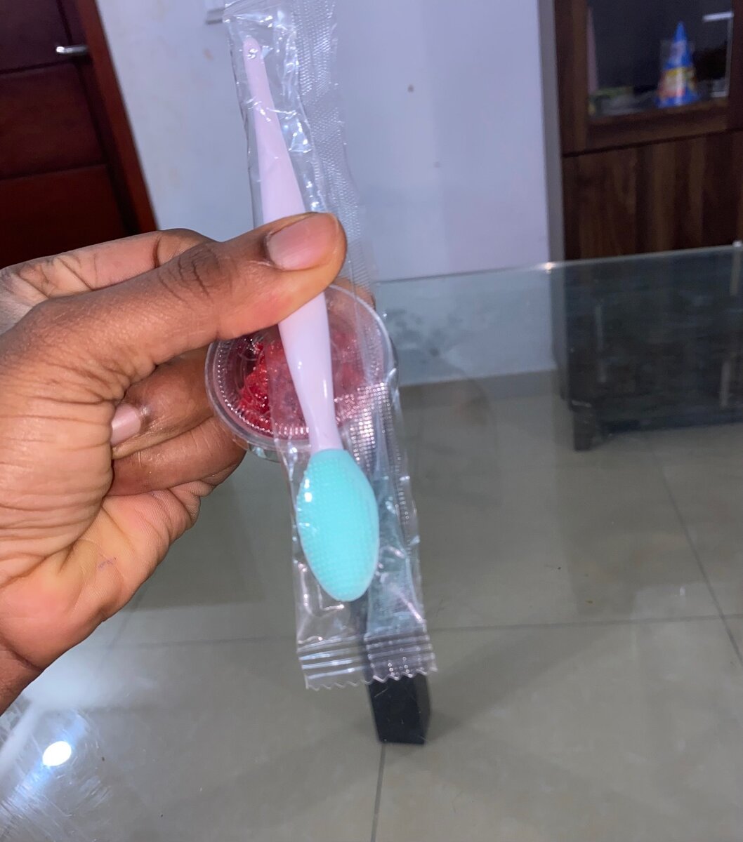 Duo brosse et gommage lèvres