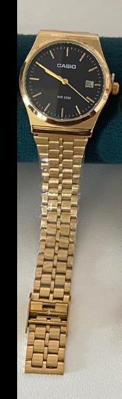 You can never ❌ go wrong with Stainless Steel Wrist Wears. 🙌🏾😍 These are unisex and perfect for everyday wear 