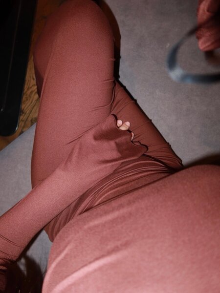 Элегантное платье с открытой спинкой