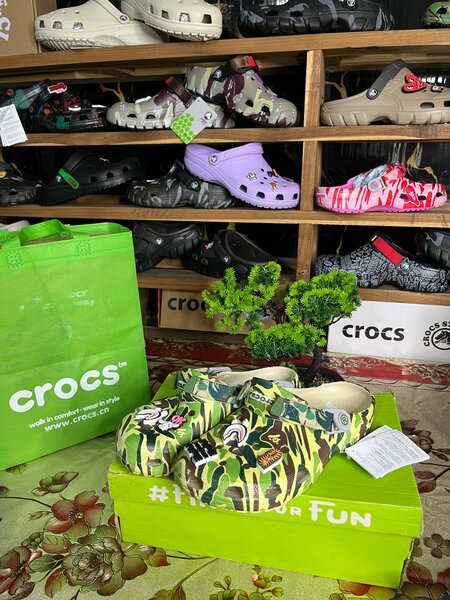 NOUVEAU CROCS BAAPE