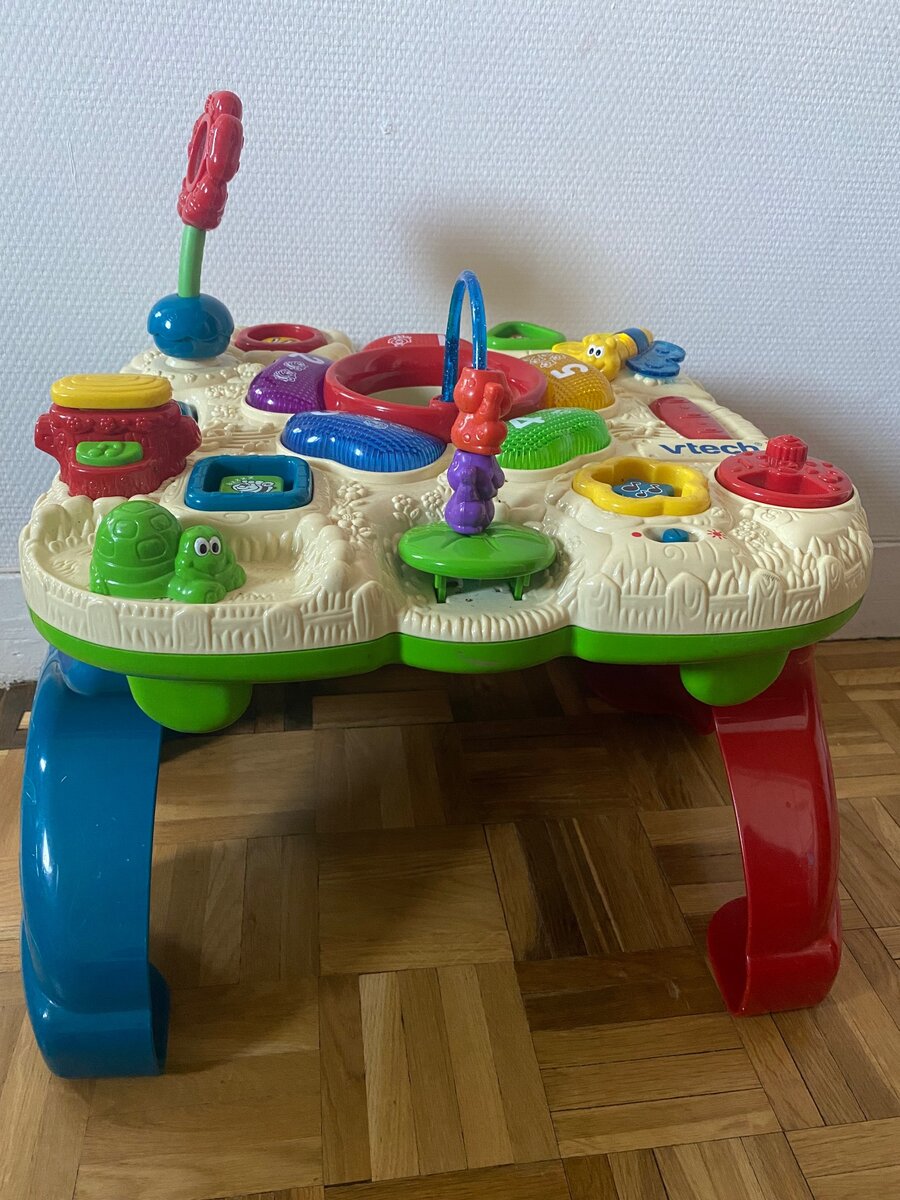 Table d´eveil pour bébé