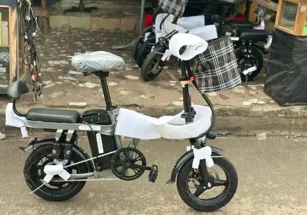 Vélo électrique pliable compact