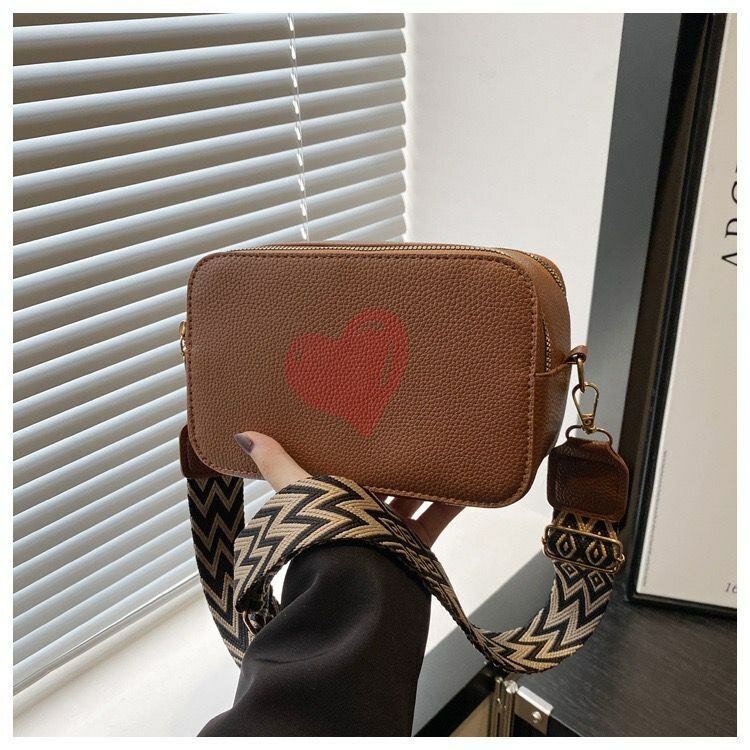 Sac bandoulière motif cœur