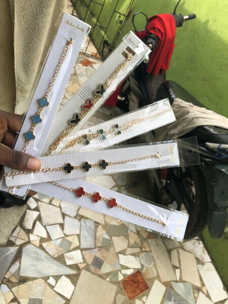 Lot de bracelets en perles élégants