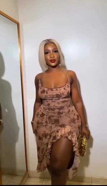 Robe moulante asymétrique