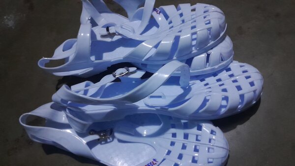 Sandales en plastique blanc