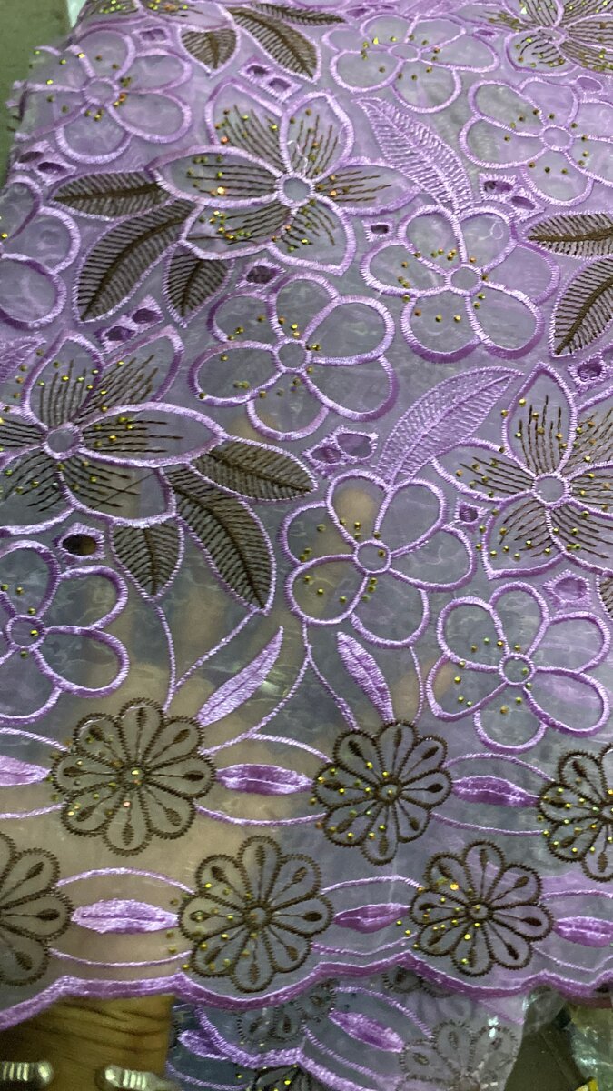 Tissu en dentelle floral coloré