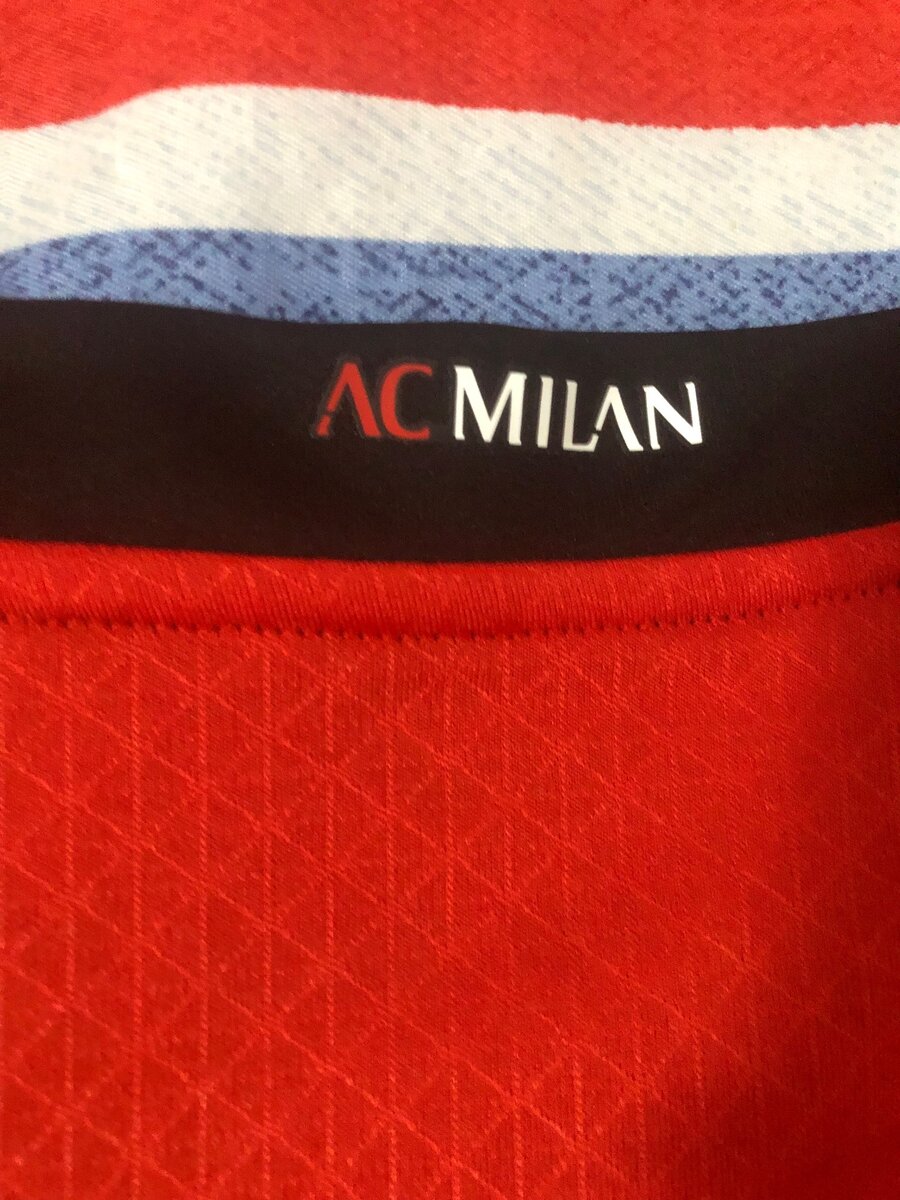 Maillot de AC MILAN 23/24 AUTHENTIQUE