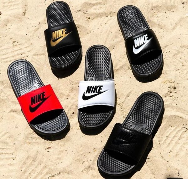 Claquettes colorées pour été