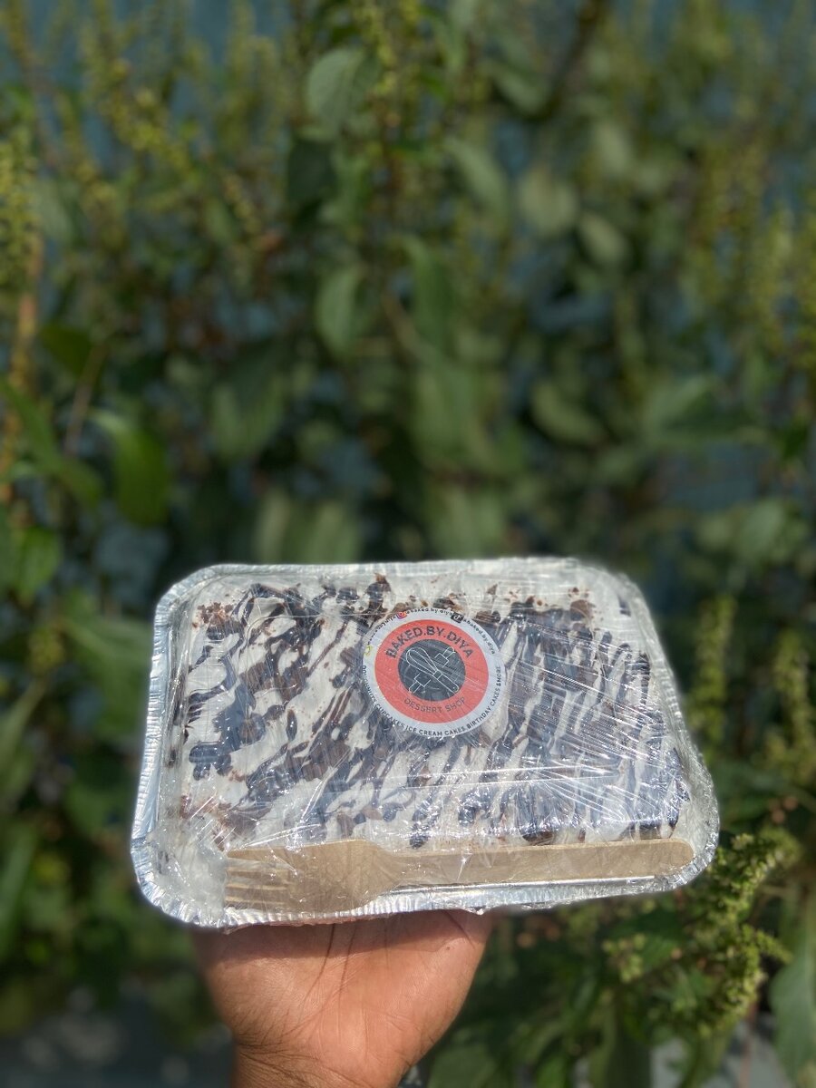 Foil cake & cake in bowl