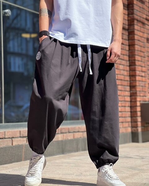 Мужские спортивные  штаны черного цвета