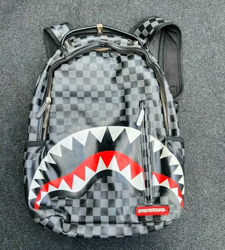 Sac à dos Sprayground design requin