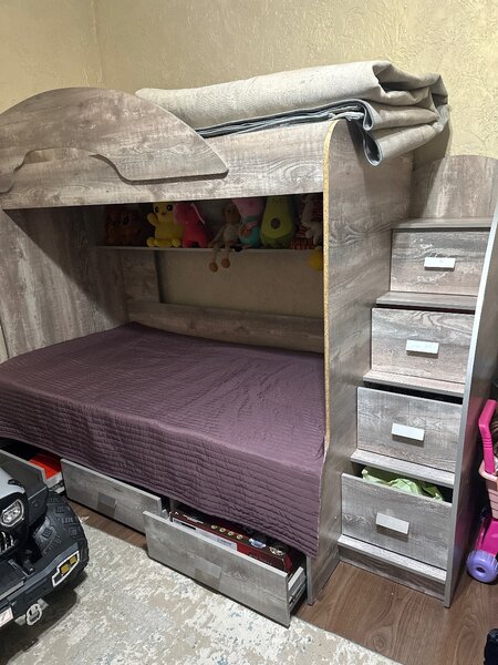 Продаю двух ярусную кровать.