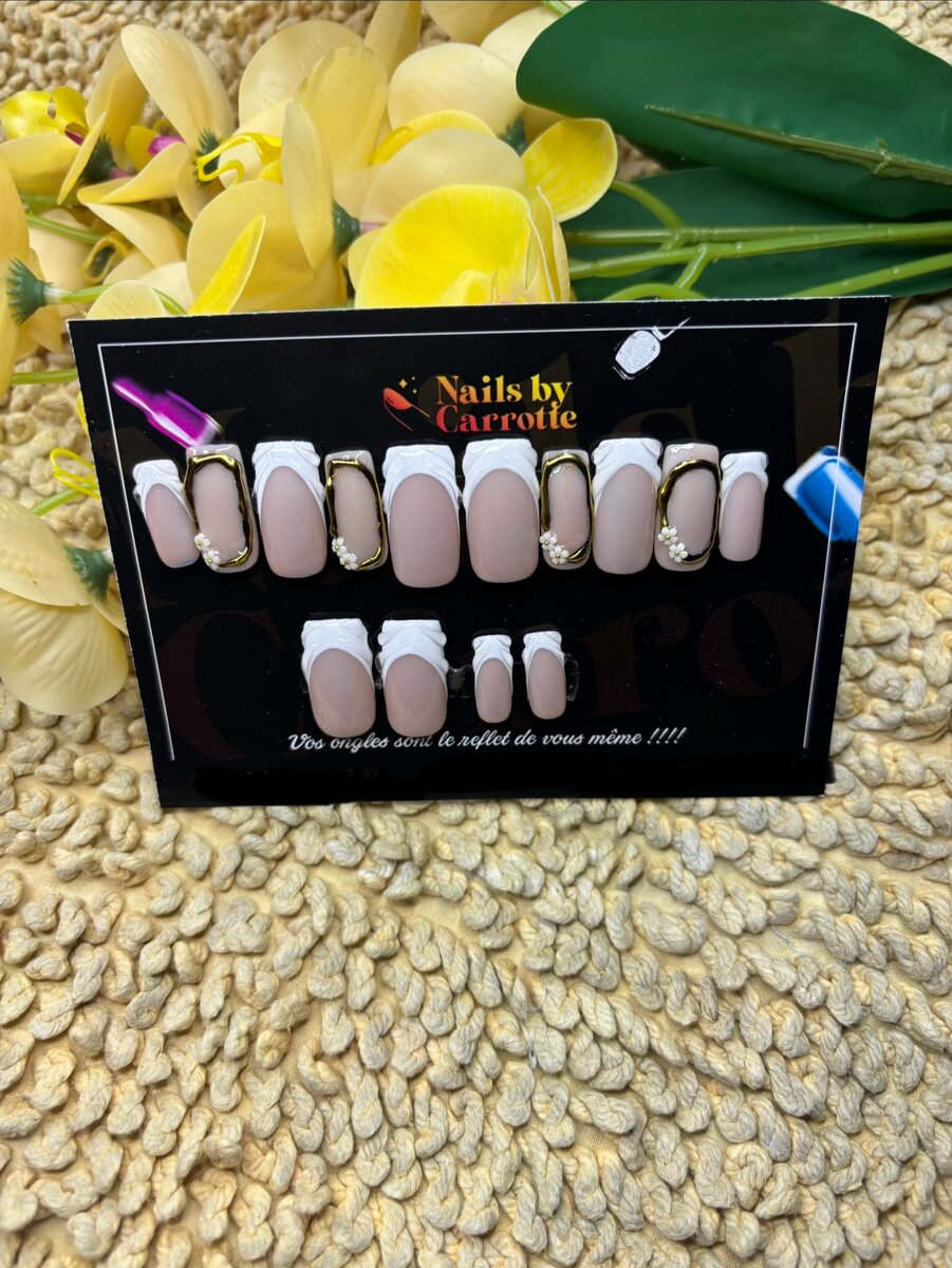 Faux Ongles Nude Élégants