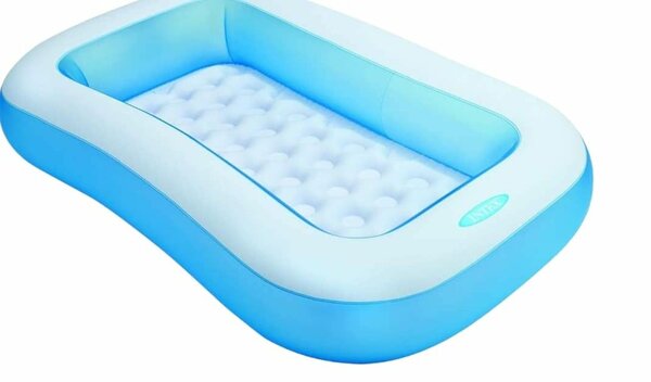 Inflatable swimming pools
