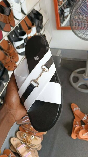 Sandales blanches modernes