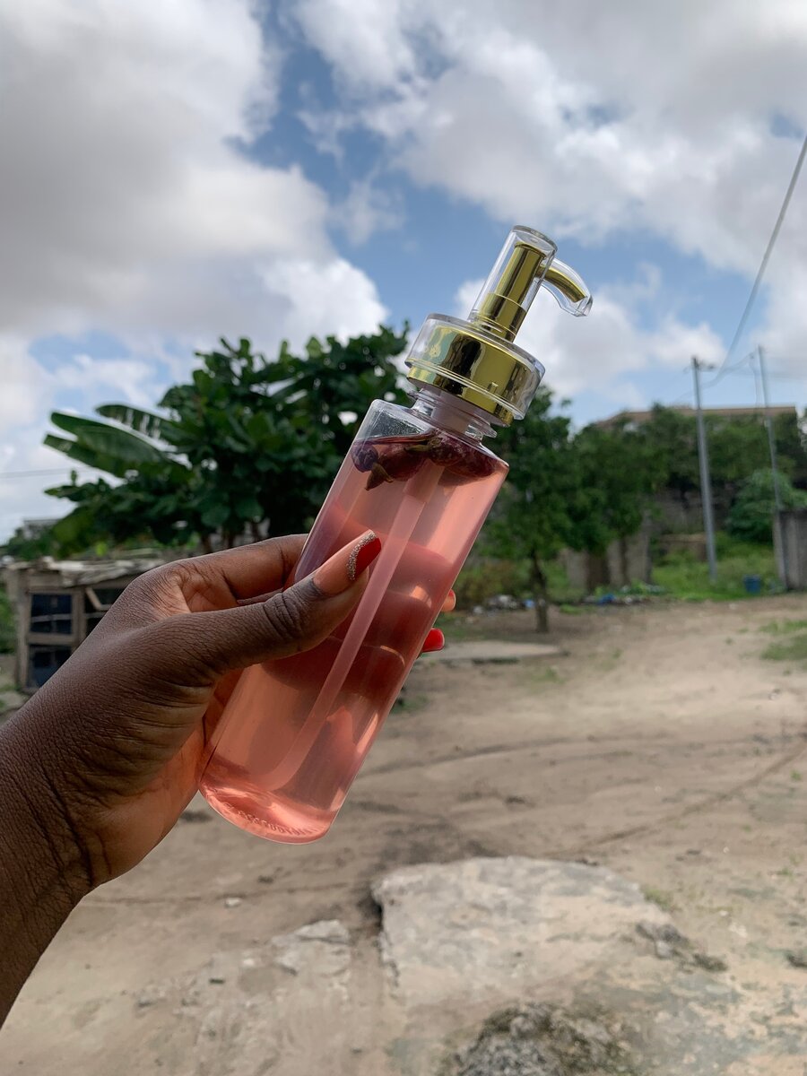 Huile parfumé à la rose