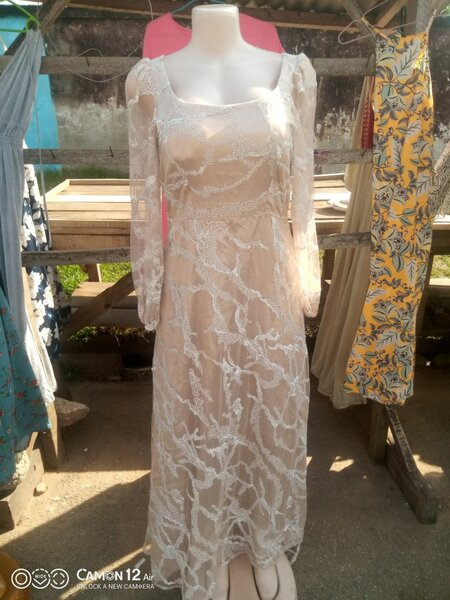 Robe longue en dentelle élégante