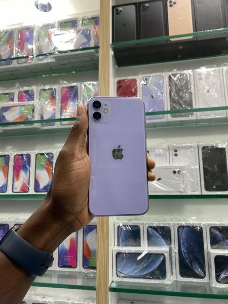 iPhone 11 64go quasi neuf juste sans Face ID