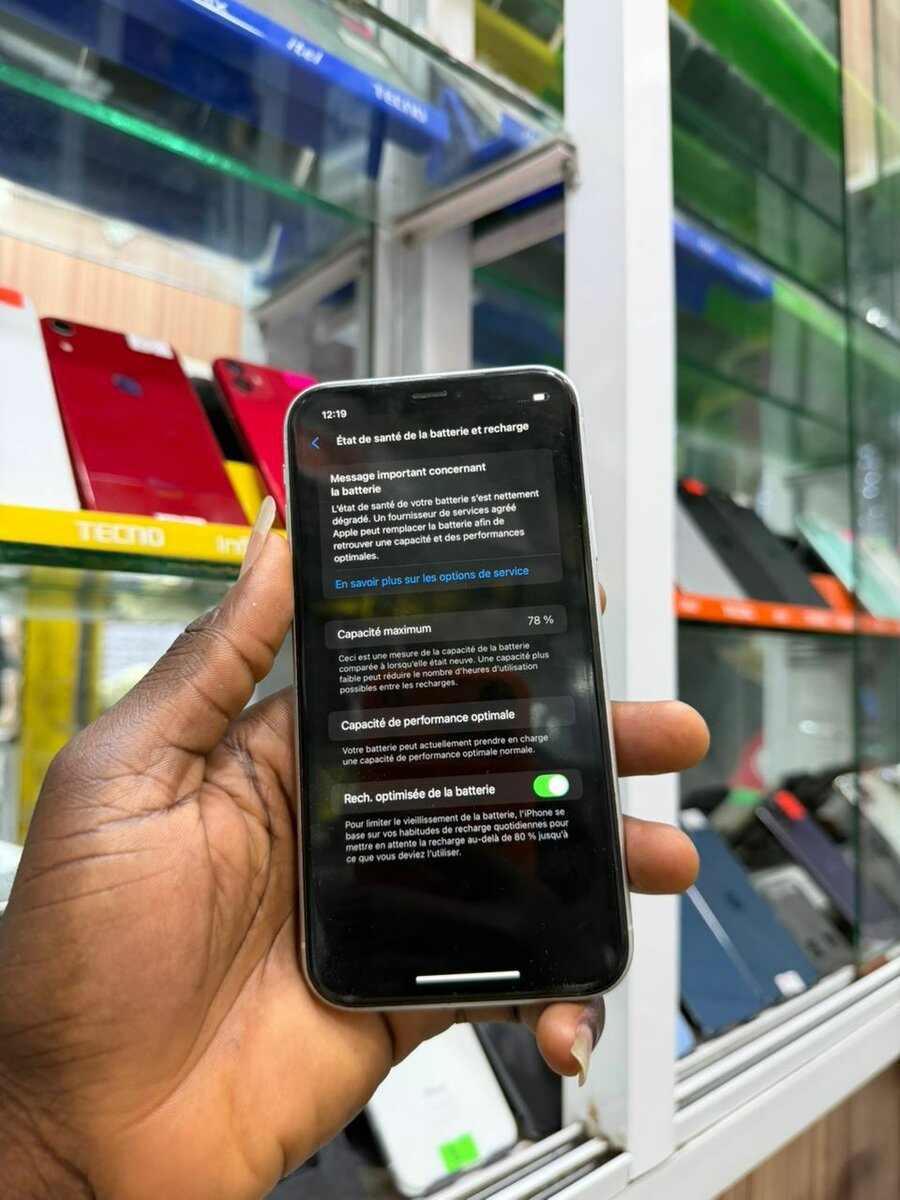 iPhone XR 64GB 2nd main