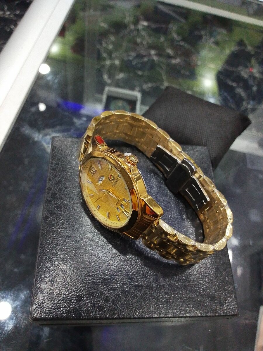 Montre Luxe Dorée Élégante