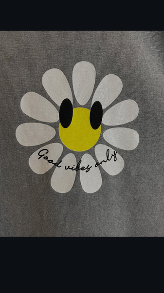 T-shirt gris imprimé marguerite