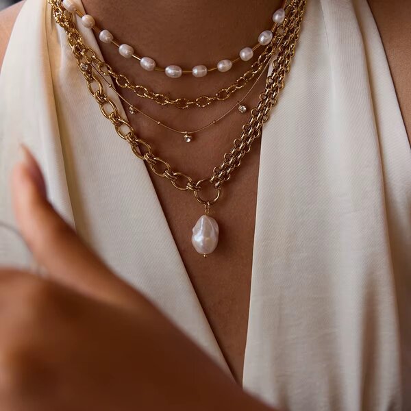 Collier en or avec perle