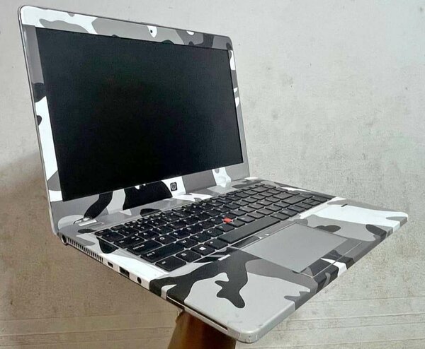 Ordinateur portable camouflage