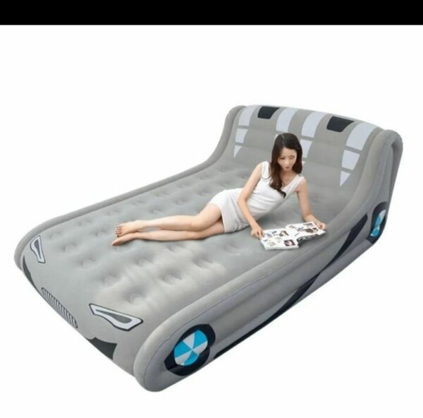Lit gonflable design voiture