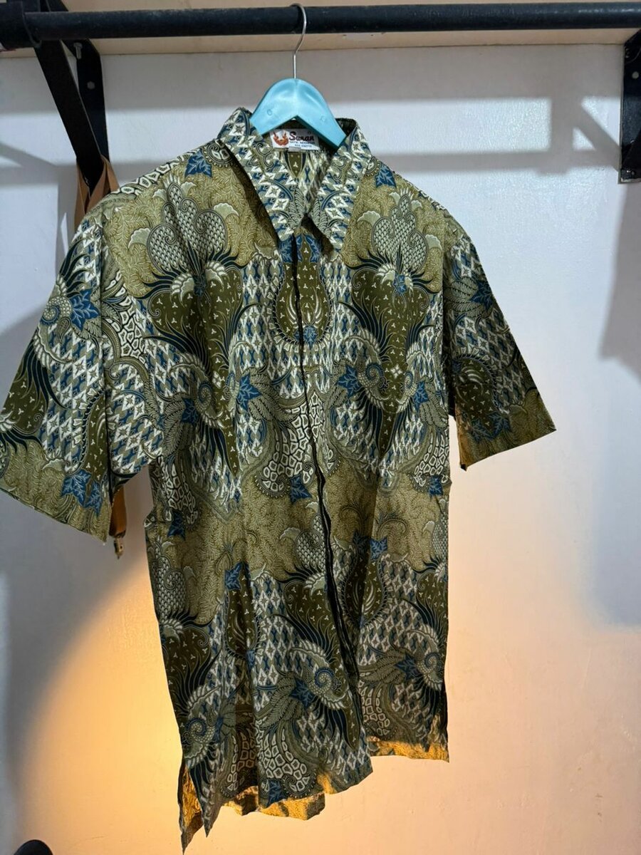 Chemise à motifs exotiques