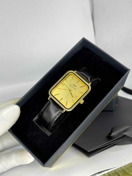 Montre homme élégante dorée