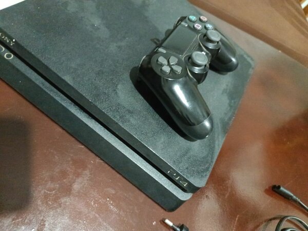 PS4 slim 1 tera + 1 manette