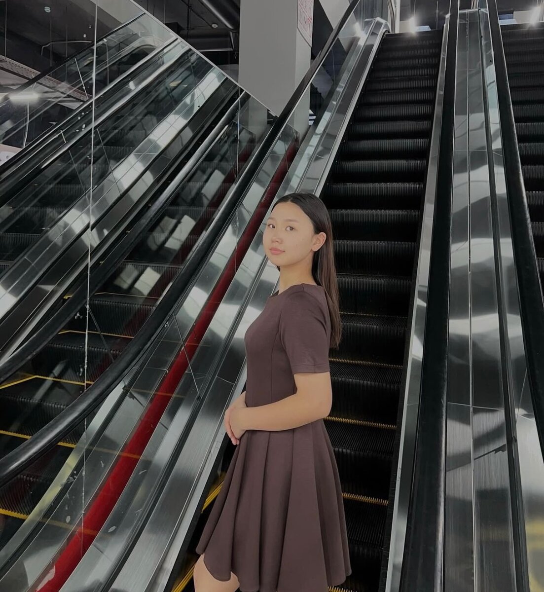 Коричневое платье