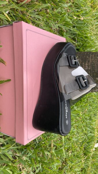 Sandales tendance avec boucles élégantes