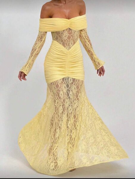 Robe de soirée en dentelle jaune