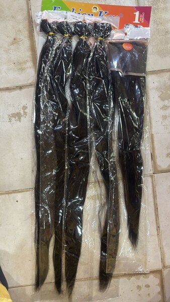 Extensions en cheveux noirs